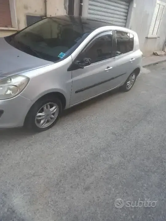 Usata Renault Clio 75 CV (55 kW) 2007 Grigio Berlina