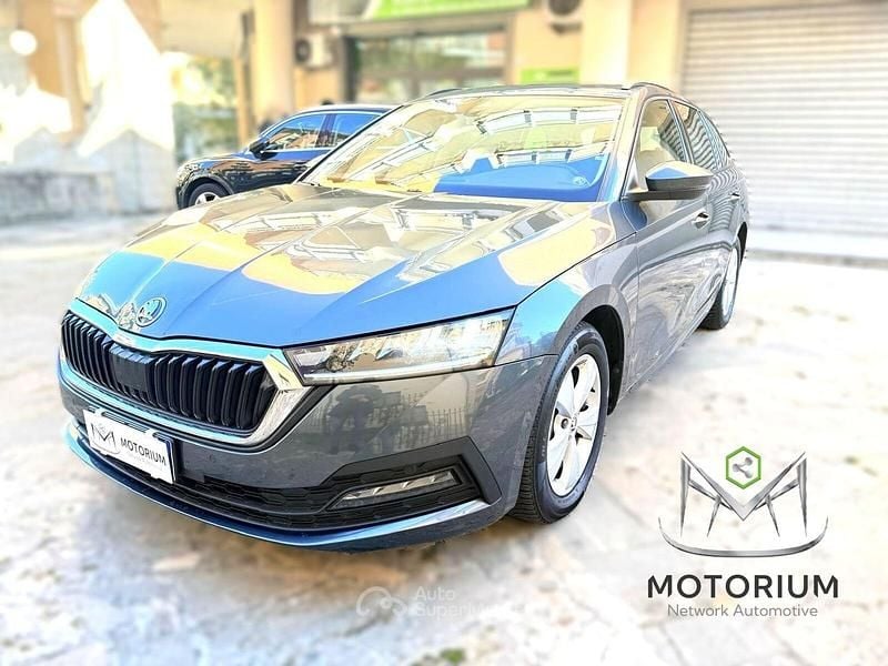 Usata Skoda Octavia Executive 116 CV (85 kW) 2021 Gray Station wagon