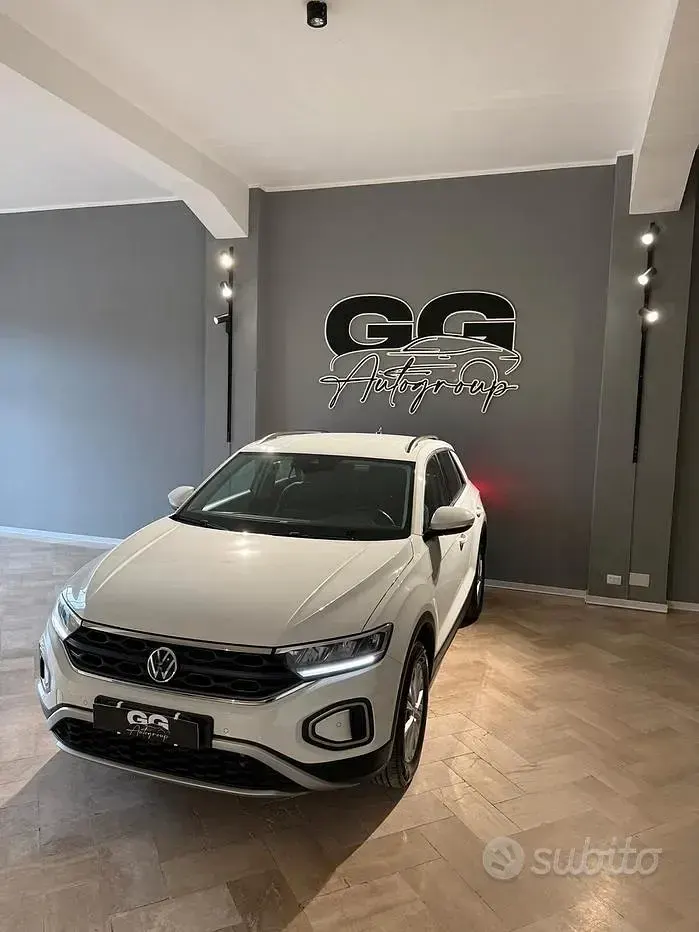 Usata VW T-Roc Life 110 CV (80 kW) 2024 Bianco SUV