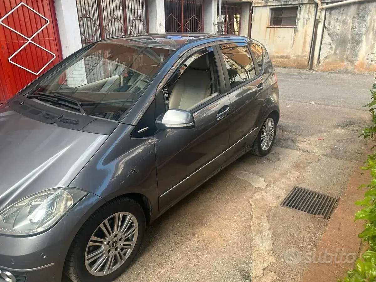 Usata Mercedes A180 Avantgarde 109 CV (80 kW) 2009 Grigio Berlina