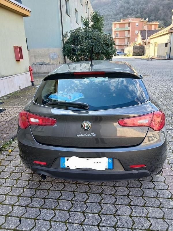 Usata Alfa Romeo Giulietta 105 CV (77 kW) 2014 Grigio Utilitaria