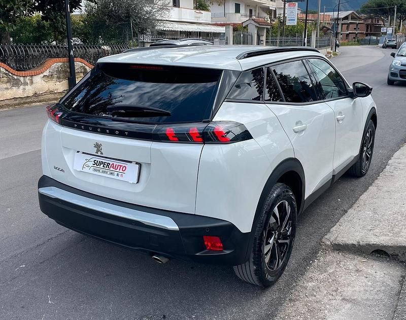 Usata Peugeot 2008 Allure 131 CV (96 kW) 2022 Bianco SUV