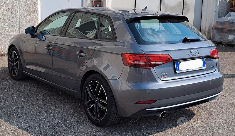 Usata Audi A3 Comfort 116 CV (85 kW) 2017 Grigio Berlina