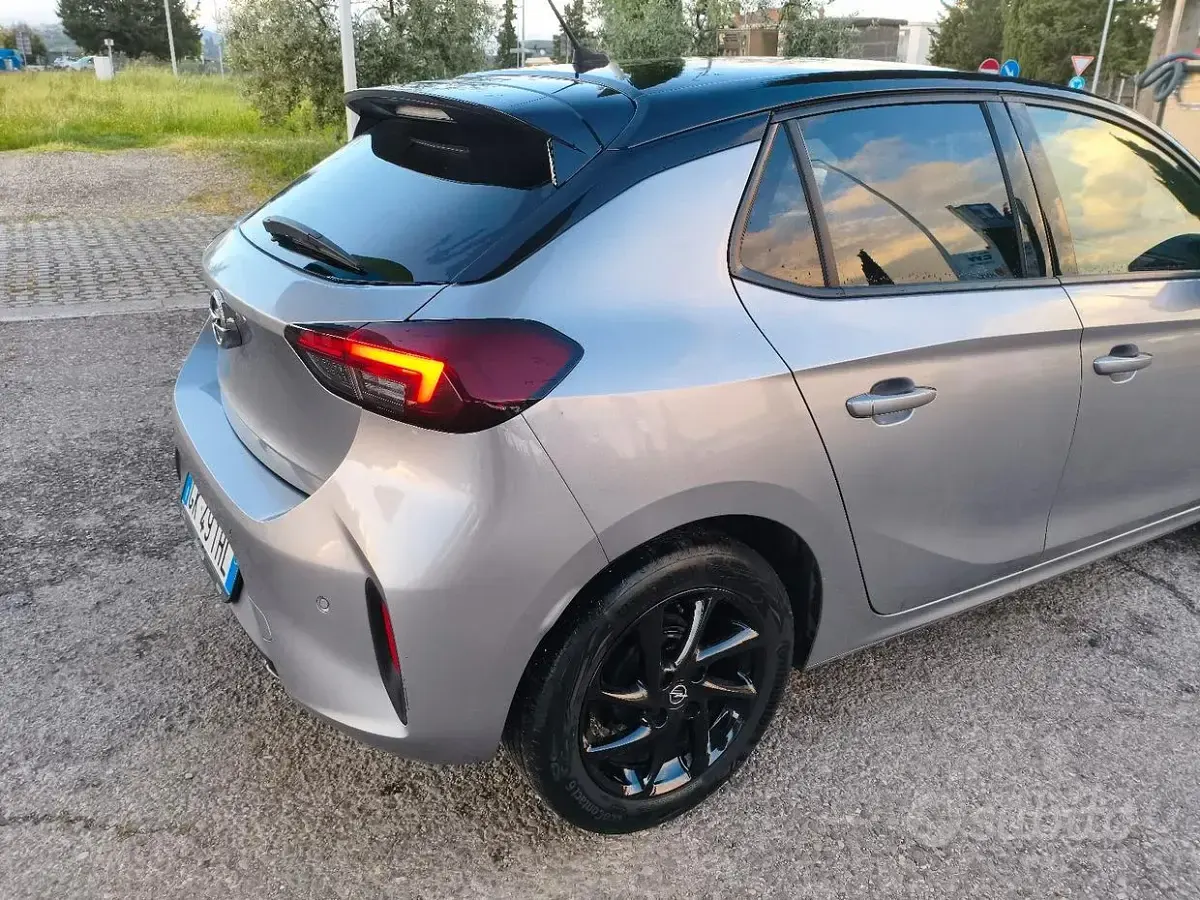 Usata Opel Corsa GS Line 101 CV (74 kW) 2022 Grigio Utilitaria