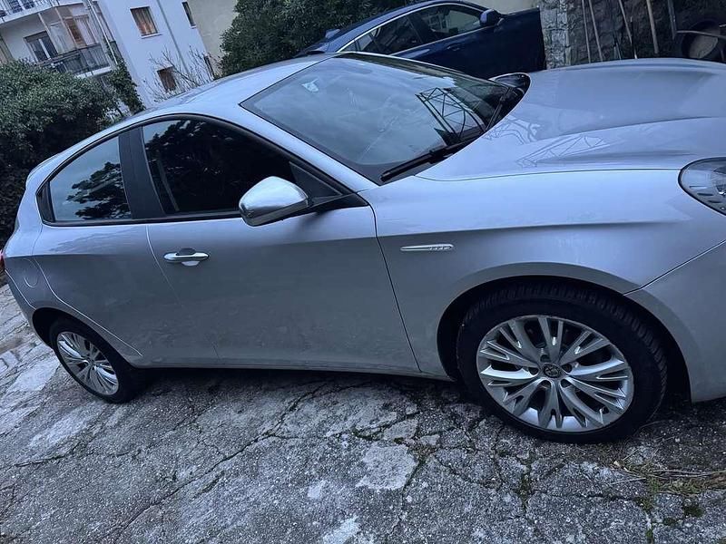 Usata Alfa Romeo Giulietta Super 120 CV (88 kW) 2019 Argento Berlina