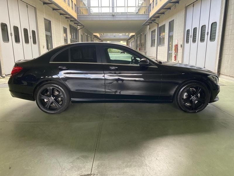 Usata Mercedes C180 122 CV (89 kW) 2018 Nero Berlina