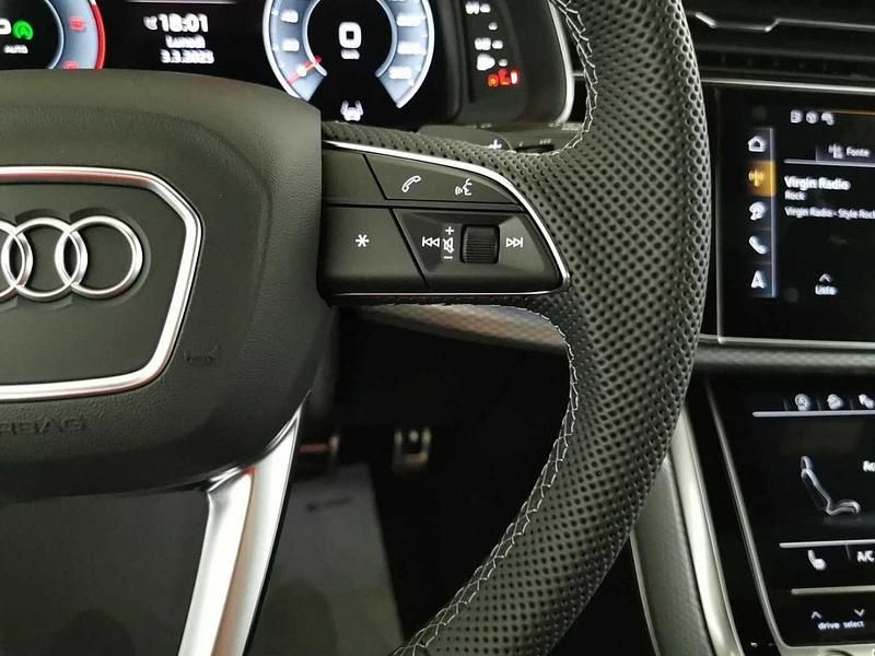 Usata Audi Q8 S-Line 286 CV (210 kW) 2025 Grigio SUV