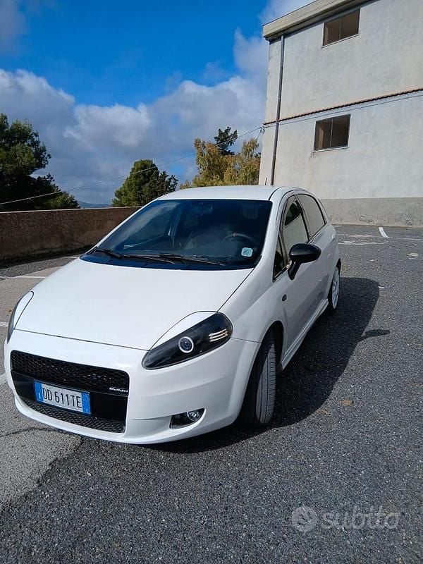 Usata Fiat Grande Punto 75 CV (55 kW) 2007 Bianco Utilitaria