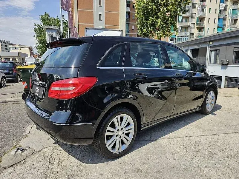 Usata Mercedes B180 109 CV (80 kW) 2013 Nero Utilitaria