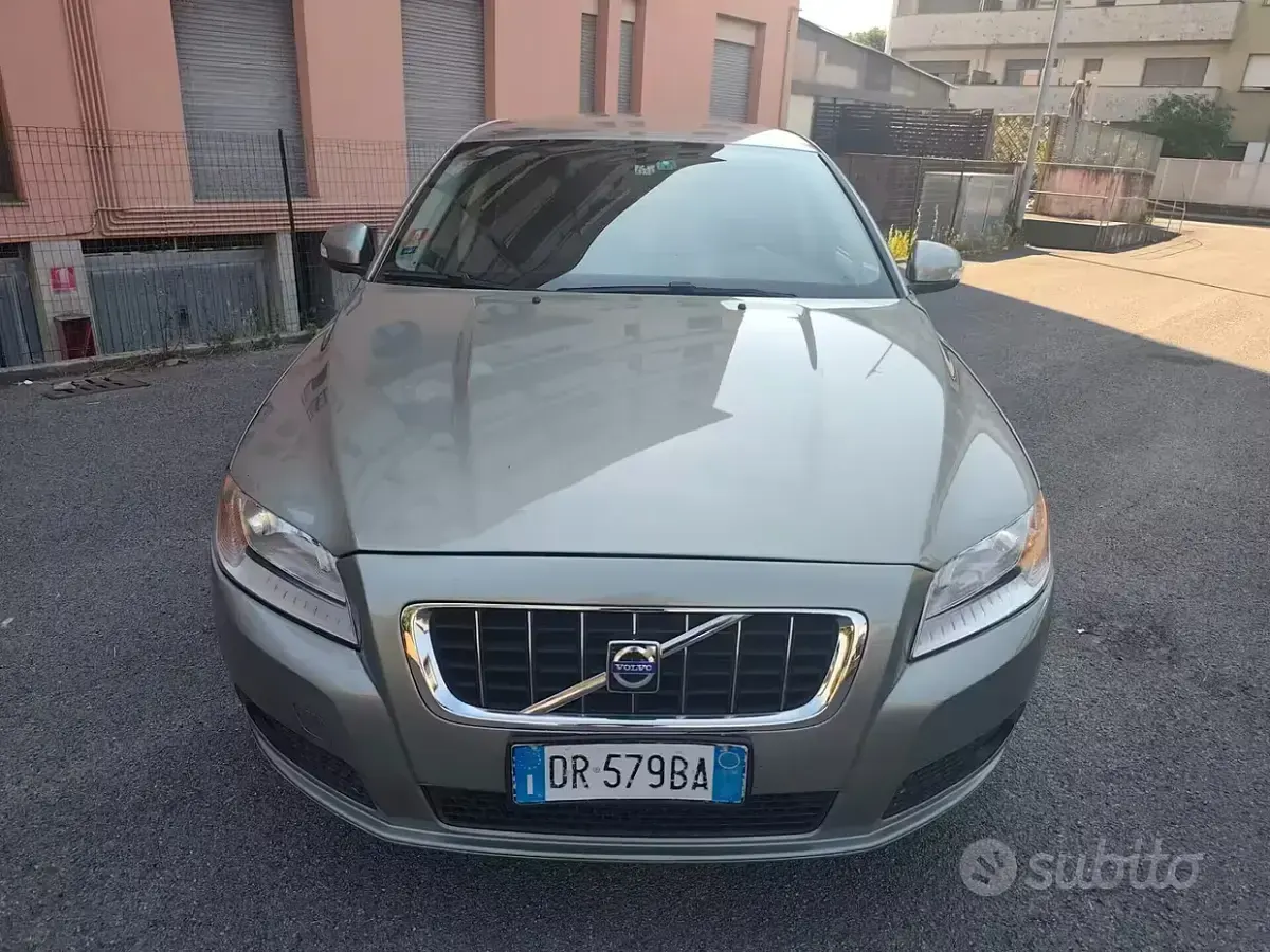 Usata Volvo V70 185 CV (136 kW) 2008 Grigio Station wagon