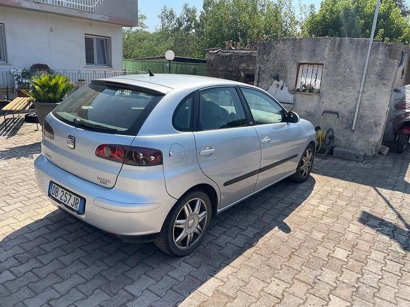 Usata Seat Ibiza 69 CV (50 kW) 2006 Grigio Utilitaria