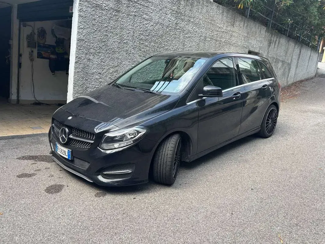 Usata Mercedes B180 109 CV (80 kW) 2015 Nero Utilitaria