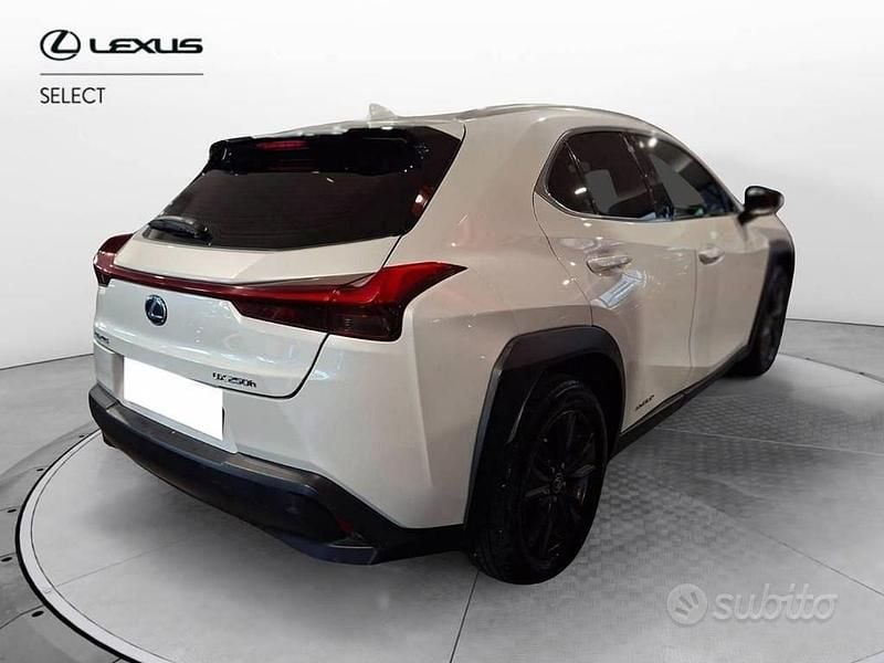 Usata Lexus UX 250h Executive Line 184 CV (135 kW) 2020 Bianco perla SUV