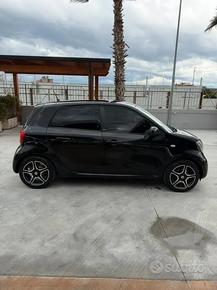Begagnad Smart ForFour 71 HK (52 kW) 2016 Svart Halvkombi
