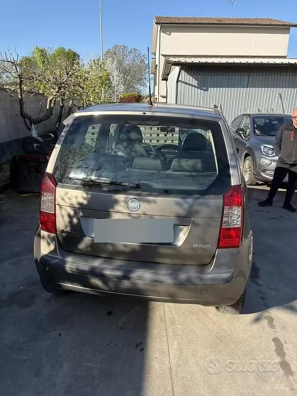 Usata Fiat Idea 70 CV (51 kW) 2006 Grigio Monovolume