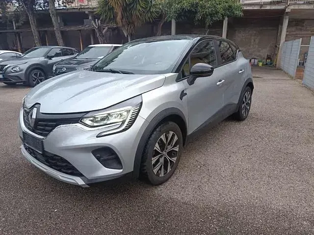 Usata Renault Captur Evolution 101 CV (74 kW) 2023 Grigio SUV