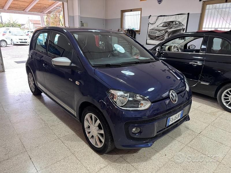 Begagnad VW up! CLUB 60 HK (44 kW) 2015 Blå Halvkombi