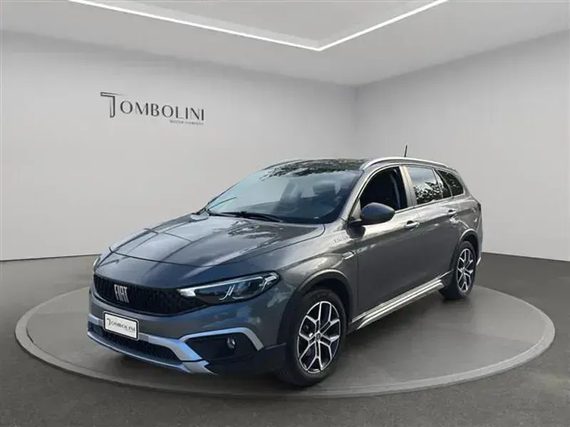 Usata Fiat Tipo Cross 130 CV (95 kW) 2022 Grigio scuro Station wagon