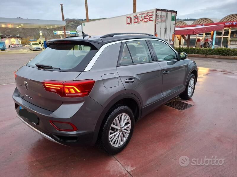 Usata VW T-Roc Life 150 CV (110 kW) 2024 Grigio SUV