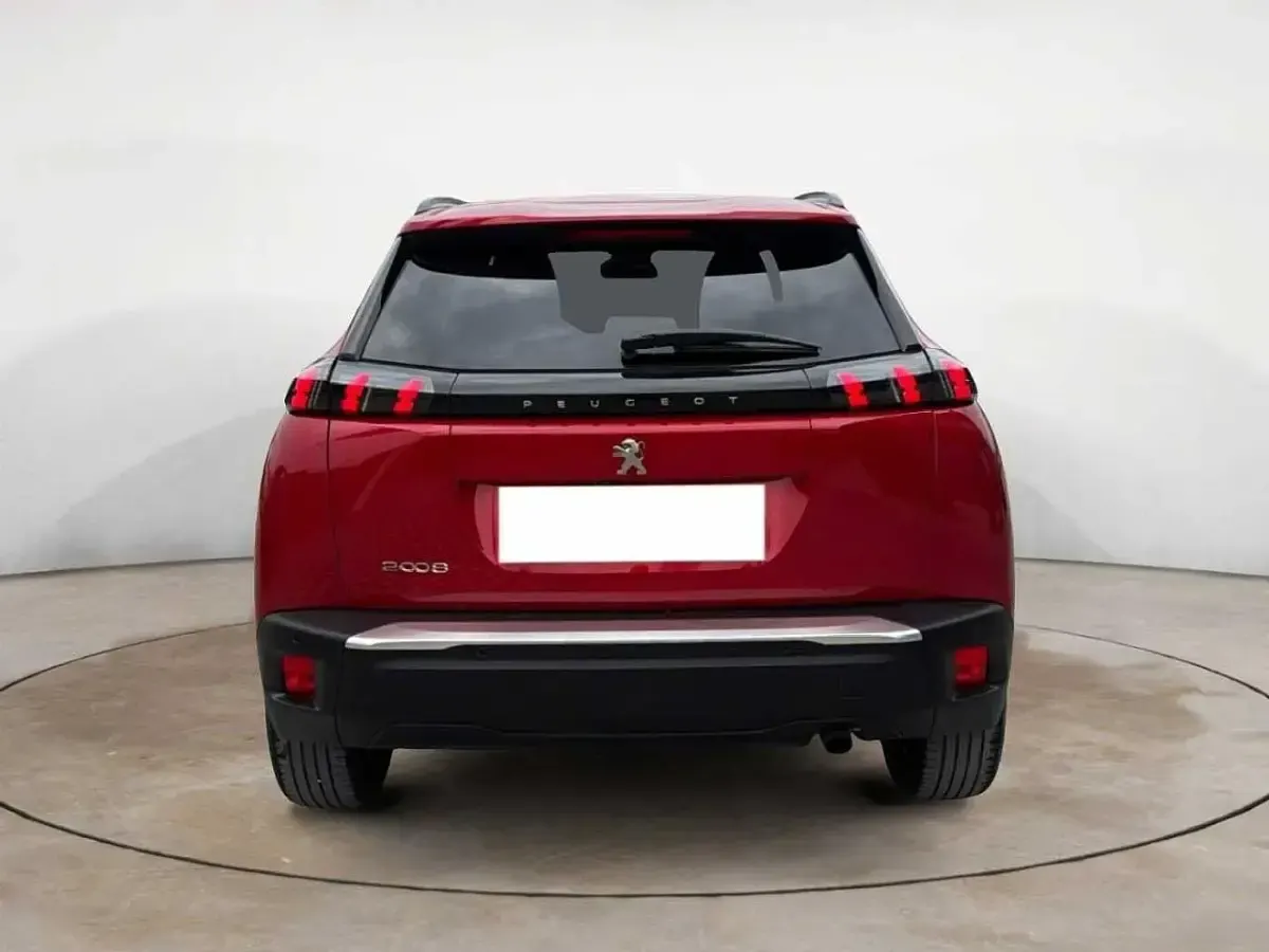 Usata Peugeot 2008 Allure 102 CV (75 kW) 2022 Rosso SUV