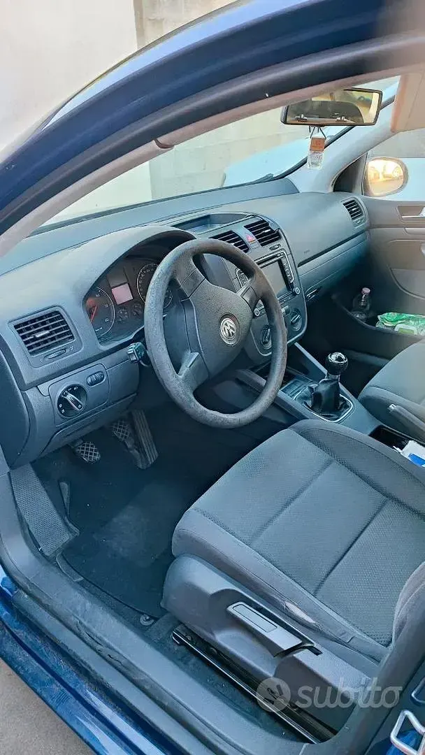 Usata VW Golf IV 105 CV (77 kW) 2005 Blu Berlina