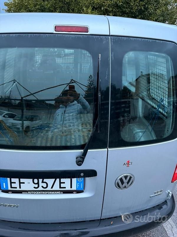 Usata VW Caddy 75 CV (55 kW) 2010 Grigio Monovolume