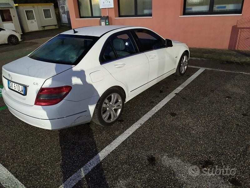 Usata Mercedes C220 Avantgarde 170 CV (125 kW) 2007 Bianco Berlina