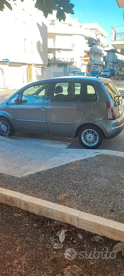 Usata Lancia Musa 110 CV (80 kW) 2007 Monovolume
