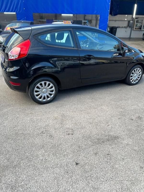 Usata Ford Fiesta 97 CV (71 kW) 2013 Nero Utilitaria