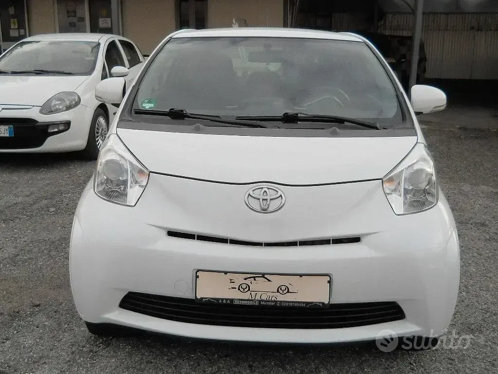 Usata Toyota iQ 90 CV (66 kW) 2011 Bianco Utilitaria