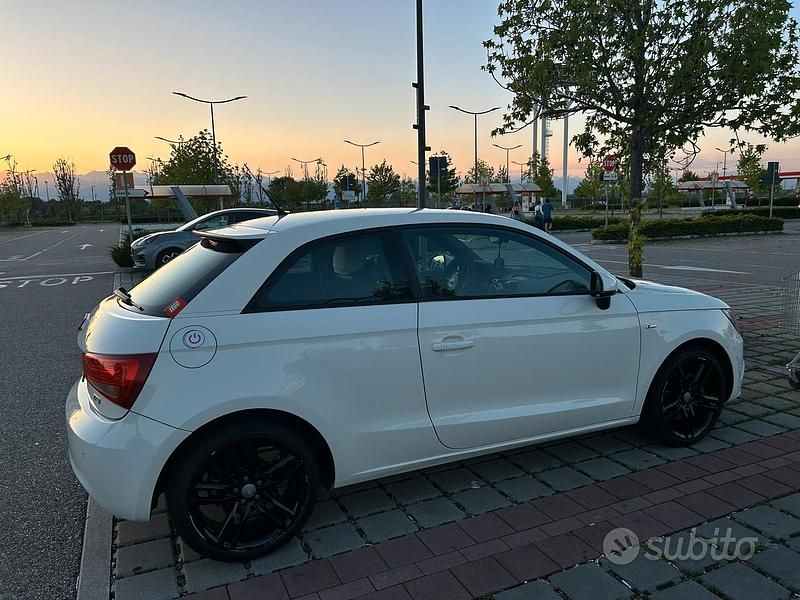 Usata Audi A1 S-Line 122 CV (89 kW) 2011 Bianco Utilitaria