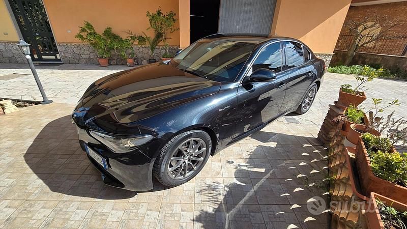 Usata Alfa Romeo Giulia Super 160 CV (117 kW) 2021 Nero Berlina