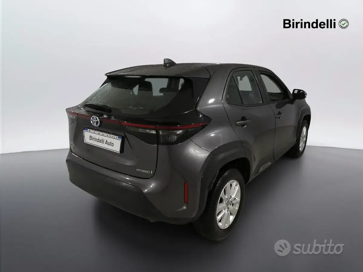 Usata Toyota Yaris Cross Active 92 CV (67 kW) 2022 Grigio SUV
