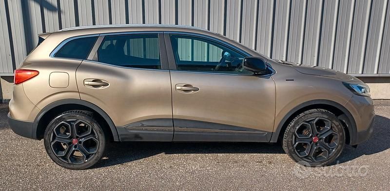 Usata Renault Kadjar Bose Edition 131 CV (96 kW) 2017 Oro SUV
