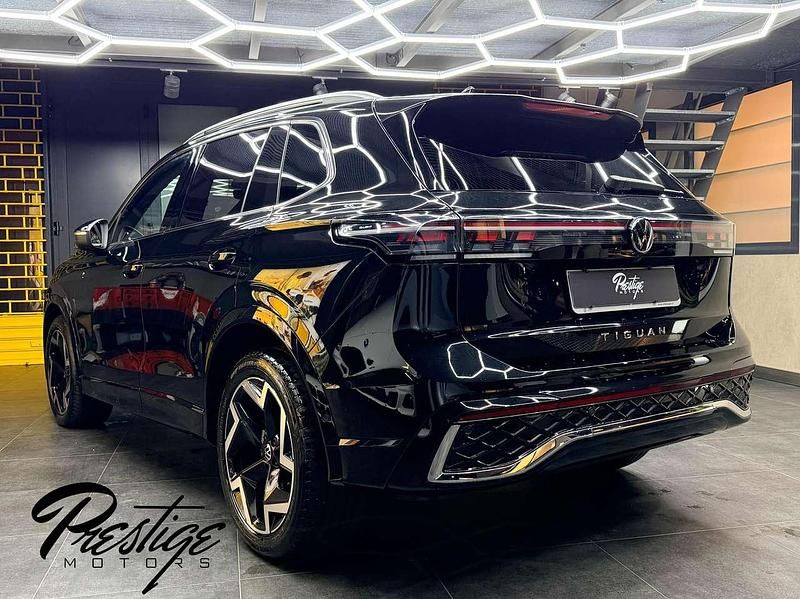 Usata VW Tiguan R-line Plus 150 CV (110 kW) 2025 Nero SUV