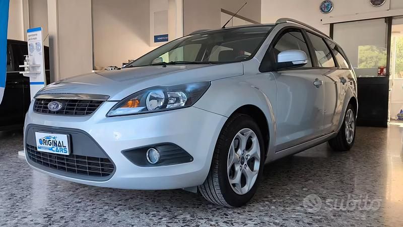 Usata Ford Focus Titanium 101 CV (74 kW) 2011 Grigio Station wagon