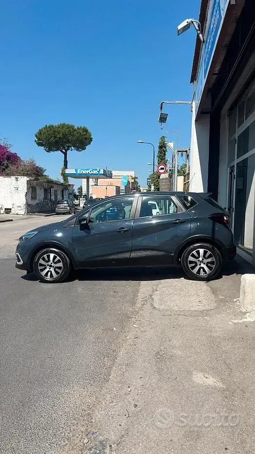 Usata Renault Captur Initiale Paris 90 CV (66 kW) 2018 Bluazzurro SUV