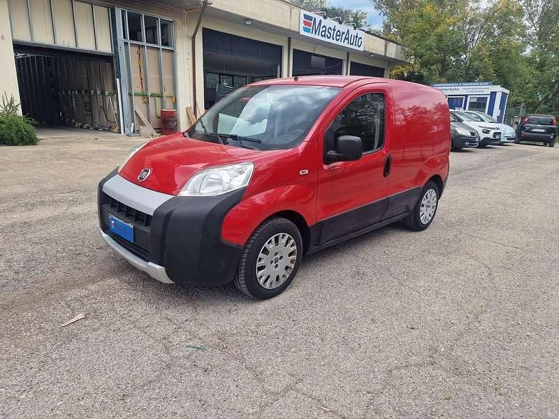 Rosso Usata 2015 Fiat Fiorino Monovolume | 4900 € (Ottimo prezzo) - Immagine 1/4