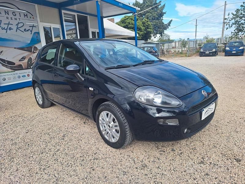 Usata Fiat Punto Lounge 77 CV (56 kW) 2015 Nero Utilitaria