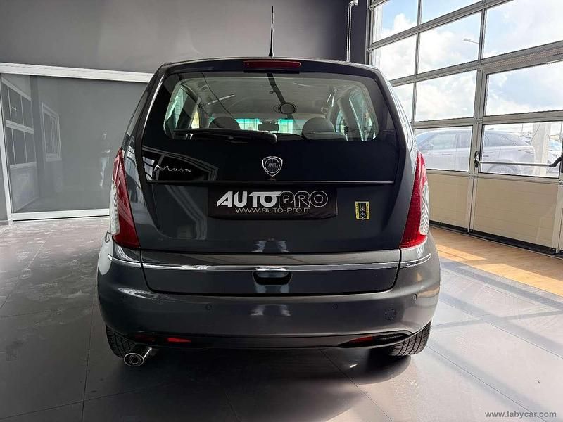 Usata Lancia Musa Gold 95 CV (69 kW) 2011 Grigio Monovolume