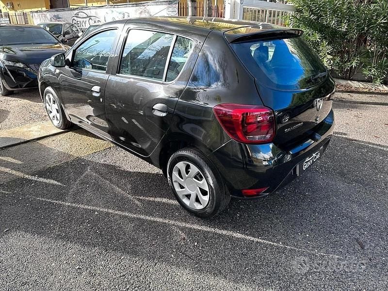 Usata Dacia Sandero Essentiel 90 CV (66 kW) 2018 Nero Berlina