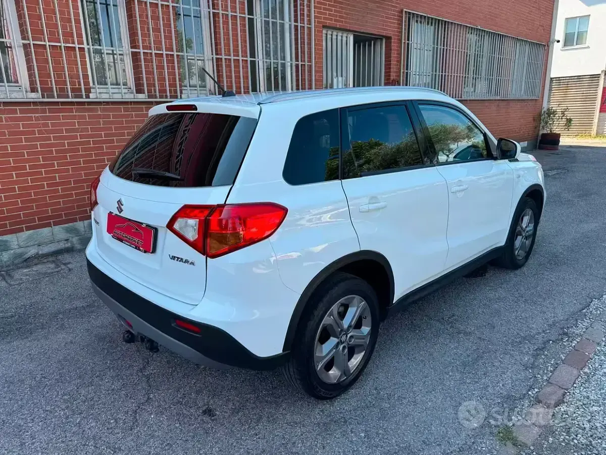 Usata Suzuki Vitara 120 CV (88 kW) 2017 Bianco SUV