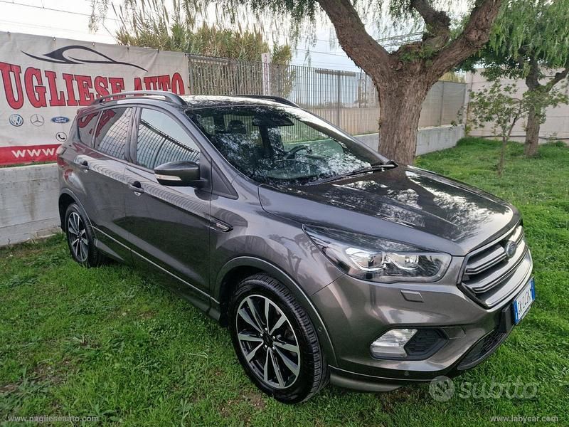 Usata Ford Kuga ST-Line 120 CV (88 kW) 2017 Grigio SUV
