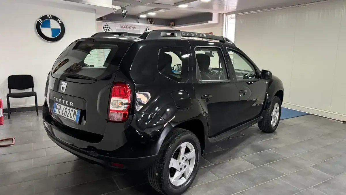 Usado Dacia Duster Lauréate 114 CV (83 kW) 2017 Negro SUV