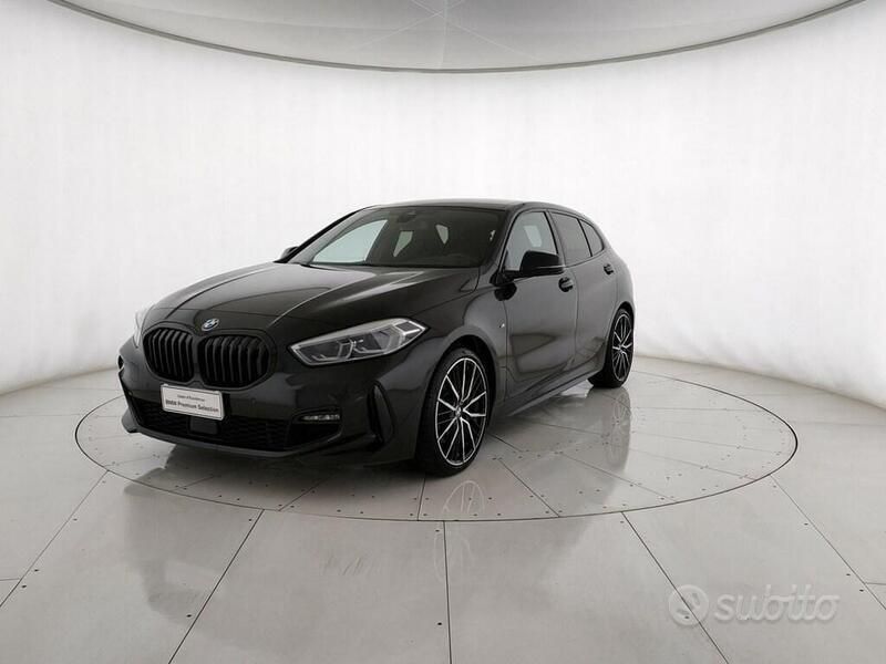 Nero Usata 2022 BMW 120 M Sport Due volumi | 33.900 € (Molto cara) - Immagine 1/4