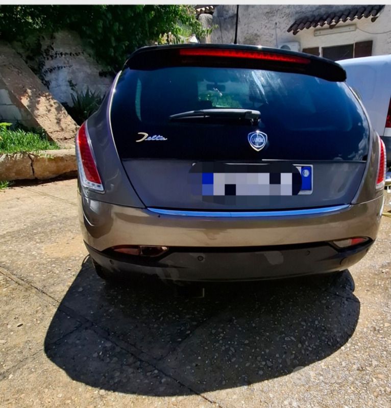 Usata Lancia Delta 200 CV (147 kW) 2011 Utilitaria