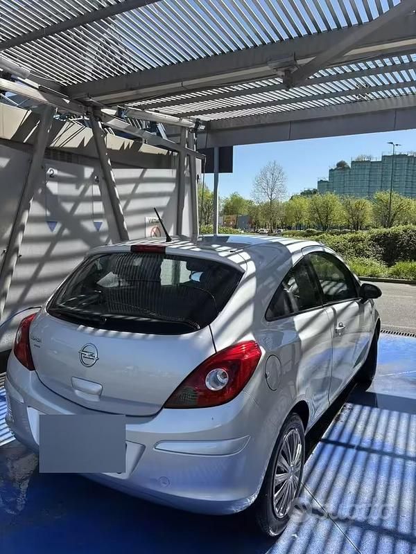 Usata Opel Corsa 85 CV (62 kW) 2012 Grigio Utilitaria