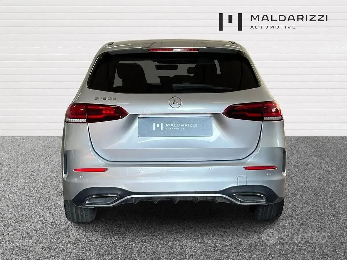 Usata Mercedes B180 Premium 116 CV (85 kW) 2019 Grigio Utilitaria