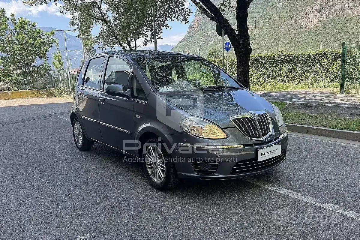 Usata Lancia Musa S 95 CV (69 kW) 2011 Giallo Monovolume