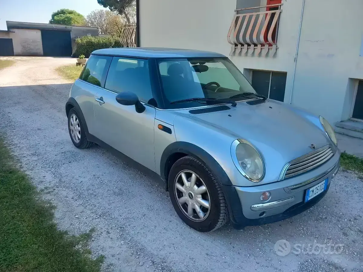 Usata Mini ONE 90 CV (66 kW) 2004 Grigio Utilitaria